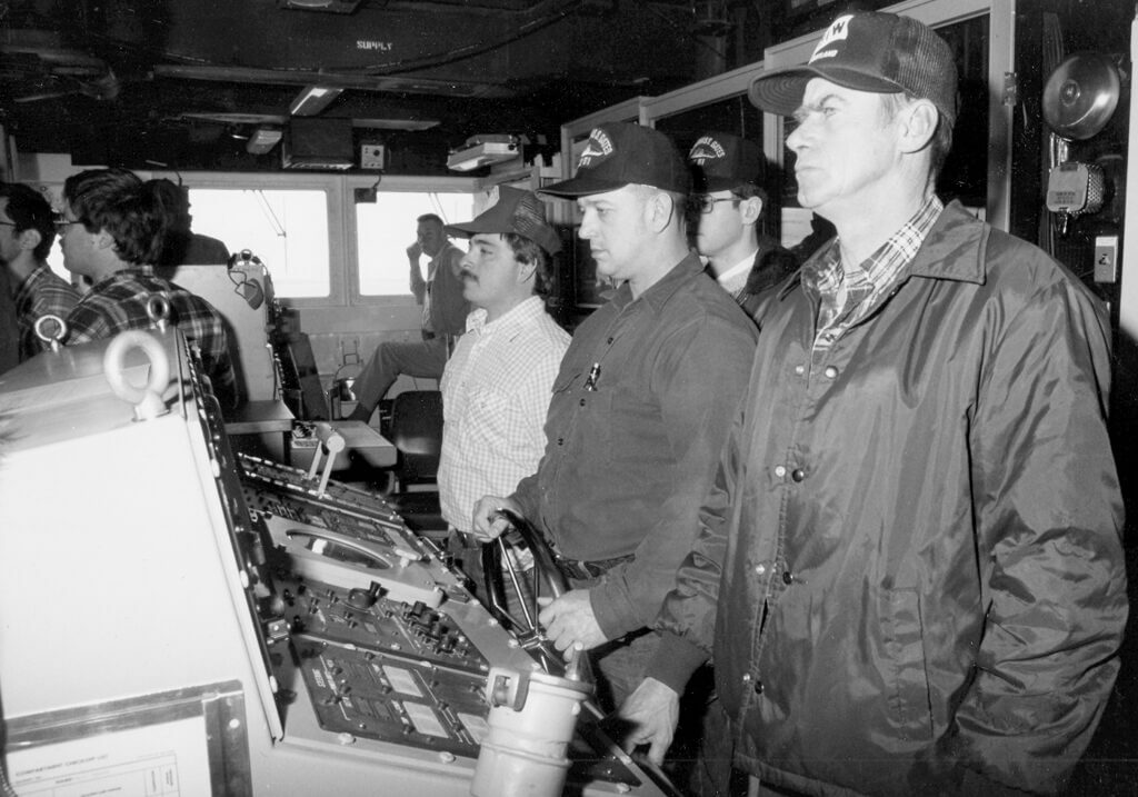 Shipbuilders in the control room of USS Thomas S. Gates (CG-51) during 1987 sea trials