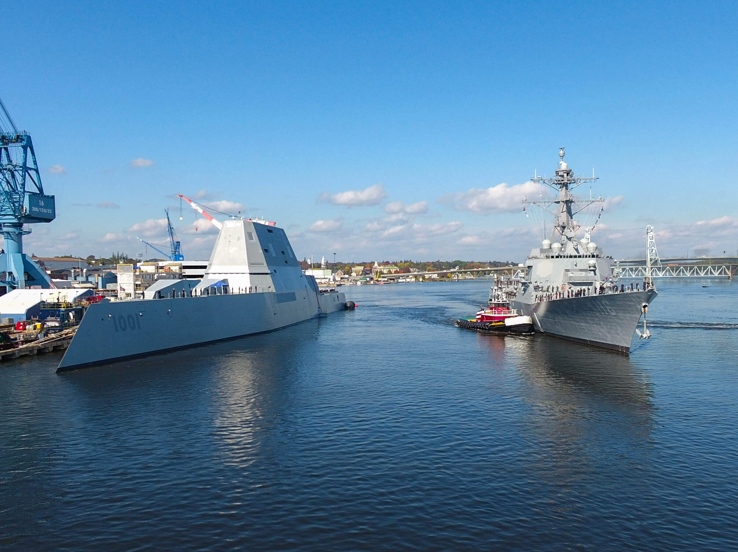Zumwalt (DDG 1000) and Thomas Hudner (DDG 116) side by side on Kennebec River